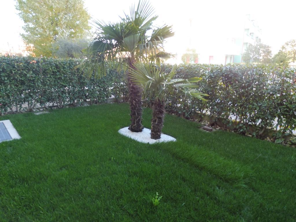 Residence Elisa Piano Terra Con Giardino E Posto Spiaggia Incluso Caorle Szoba fotó