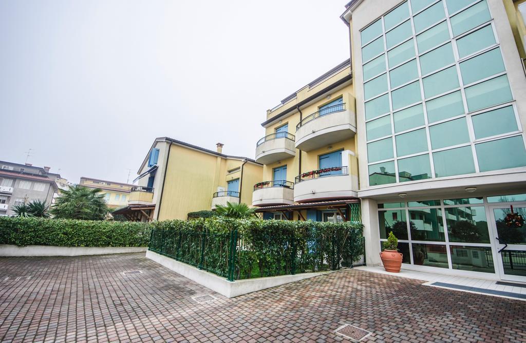 Residence Elisa Piano Terra Con Giardino E Posto Spiaggia Incluso Caorle Kültér fotó