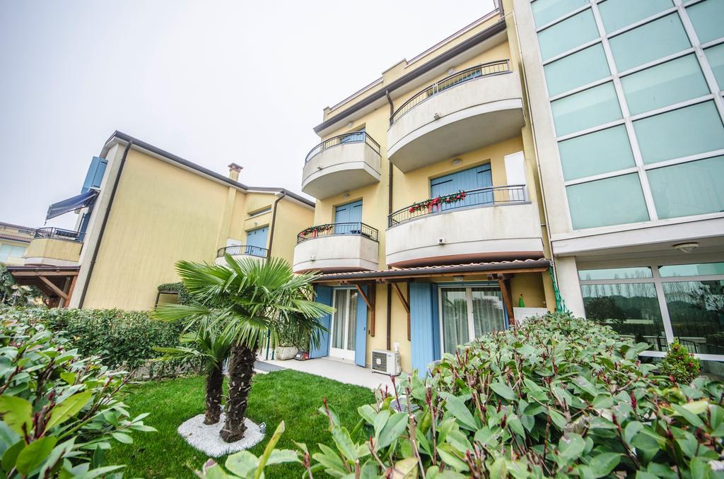 Residence Elisa Piano Terra Con Giardino E Posto Spiaggia Incluso Caorle Kültér fotó