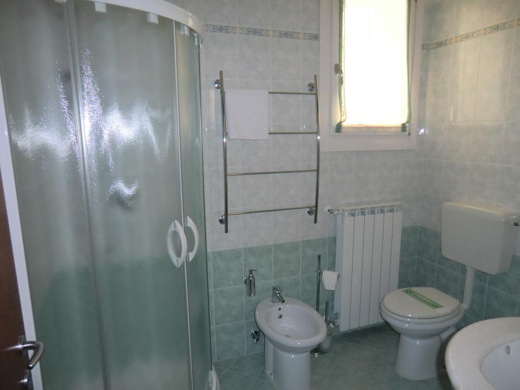 Residence Elisa Piano Terra Con Giardino E Posto Spiaggia Incluso Caorle Szoba fotó